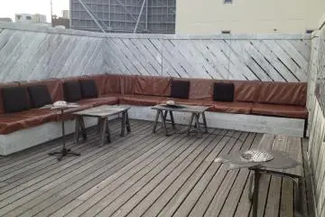 <p>Ruang rooftop</p>
