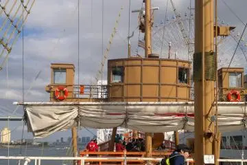 <p>Les passagers peuvent aussi s'assoir sur le pont principal</p>

