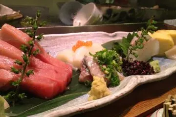 <p>Seconds before, they were displayed on the back of the glass. With delicate plating, they were now ready to be feasted</p>
