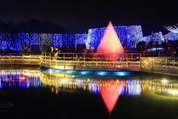 <p>หอคอยแก้วแชมเปญ</p>
