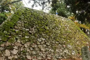 <p>The keep tower foundation and a person on top for reference</p>
