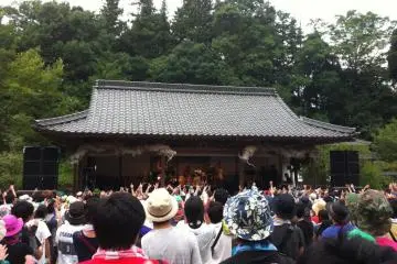 The smallest stage, decorated by dragons and out of the way in a peaceful secluded area, until the band starts that is