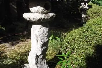 <p>Another lantern round the back of the main hall</p>
