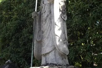 <p>A statue in the graveyard</p>
