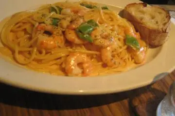 Tomato cream spaghetti with prawns.