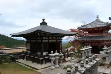 <p>Aula Jigendo, batu lentera dan bangunan lainnya</p>
