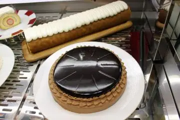 <p>Chocolate earl gray mousse cake.</p>
