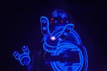 <p>Robot raksasa</p>
