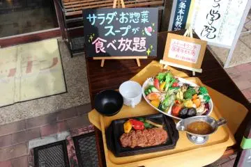 <p>The steak lunch wax model</p>
