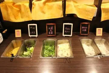 <p>The salad bar. There is more that I couldn't fit into one picture</p>
