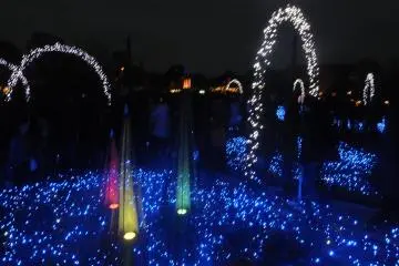 <p><span style="line-height: 20.8px;">Lighted up gardens</span></p>
