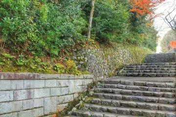 ทางเข้าทางทิศเหนือของสวน Funaokayama 