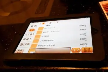 Pesanan dapat dilakukan menggunakan tablet