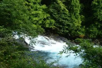 The stream making a roaring sound like Fudo’s mantra “Kahhhn-mahhhn”