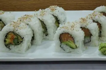 <p>On the left, a 'vegi' roll. On the right, a 'salmon avocado'.</p>
