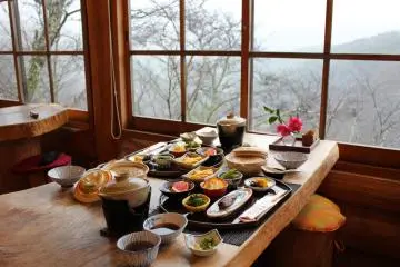 <p>The breakfast spread in the Hinata Bokko Log House Cafe<br />
&nbsp;</p>

