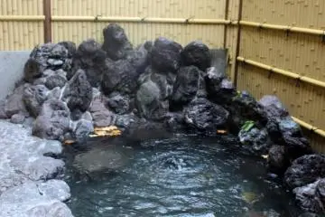 <p>The outdoor bath</p>
