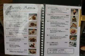 Meskipun menu ditulis dalam Bahasa Jepang, Anda tidak akan kesulitan menemukan apa yang Anda inginkan: cukup lihat saja gambarnya!