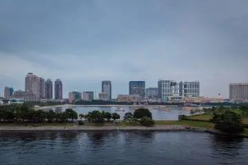 <p>Odaiba, seen from the south side of the bridge</p>
