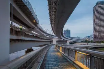 <p><span style="line-height: 20.8px;">Upper and lower decks at Odaiba</span></p>
