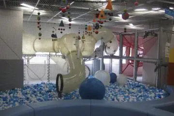 Balls,balls, balls, and lots of play space! (Photo: S. C. Kurokawa)