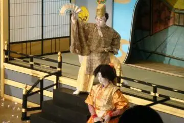 <p><span style="line-height: 20.8px;">Artist performing kabuki</span></p>
