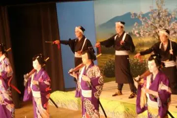 <p><span style="line-height: 20.8px;">The performance is about to end.</span></p>
