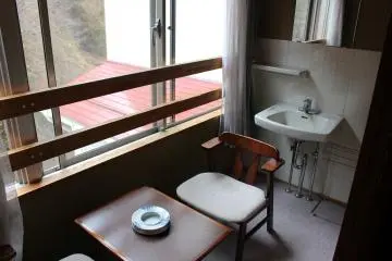 <p>Each room has its own sun room</p>
