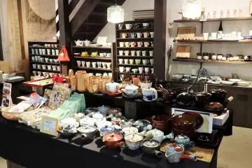 <p>The shop has a variety of lovely items to choose from.</p>
