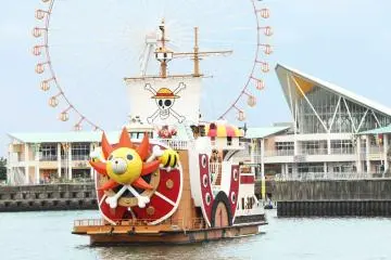 <p><span style="line-height: 20.8px;">เรือตาวซันด์ซันนี่ (Thousand Sunny) แห่งวันพีซ (ONE PIECE) จอดเทียบท่าที่ท่าเรือแห่งใหม่ในลากูน่าเทนบอช (</span><span style="line-height: 20.8px;">Laguna Ten Bosch)</span><span style="line-height: 20.8px;">&nbsp;กะมะโกริ จ.ไอจิ ตั้งแต่ พ.ค. 2015 เป็นต้นไป (เทียบท่าอยู่ที่นี่อย่างน้อย 4 ปี)</span></p>
