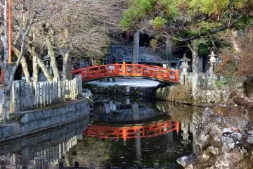 <p>A bridge and its reflection in the the steam from the Tatsu no Kuchi Spring</p>
