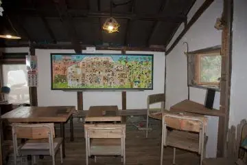 <p>มุมหนึ่งใน&nbsp;<span style="line-height: 20.8px;">โอยะโอยะ คาเฟ่ มอนเปมารุเกะ (Oyaoya Caf&eacute; Monpemaruke) ที่</span>ชวนหวนรำลึกถึงอดีตวัยประถม</p>

