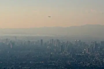 <p>The summit of Mt. Ikoma is level with planes approaching or departing from Itami Airport</p>
