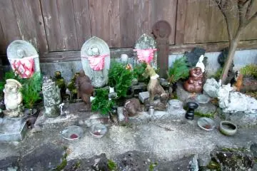 <p>Jizos, tanukis and other stone figurines</p>
