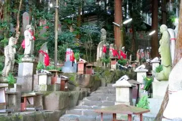 <p>Jizos lining the stairs to the Oku no In (deep hall)</p>
