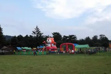 <p>When I was there, the western lawn had this kids' funfair</p>