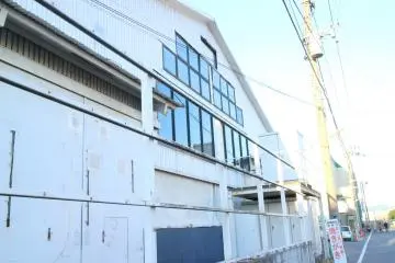 <p>"Kakigoya by Tycoon" is in an old warehouse.&nbsp;</p>
