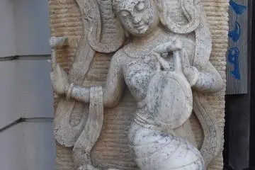 <p>One of the carvings at the gate</p>
