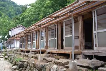 A place to relax between baths or stay for longer