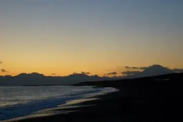 <p>A winter sunset on Tsujido beach</p>
