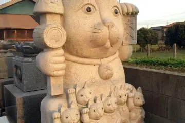 <p>Lucky cat stone statue.</p>
