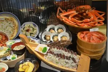 <p>อาหารนานาชนิดที่มีให้คุณเลือกทานได้ไม่อั้น</p>
