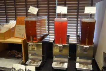 <p>Soft Drink ก็มีให้เลือกกดได้ตามใจชอบ</p>
