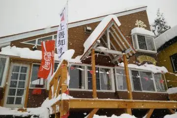 <p>The exterior of Hiiragi Restaurant</p>

