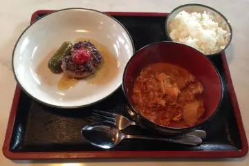 <p>Lunch of the day - also comes with a drink of your choice</p>
