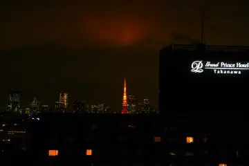 Clouds above Tokyo Tower were in red hue
