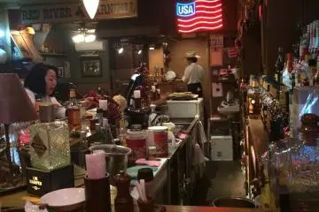 <p>Enjoy the honky tonk atmosphere.</p>
