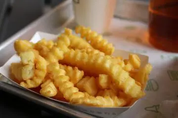 Crinkle cut fries