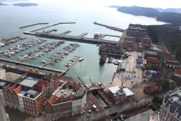 <p>Huis Ten Bosch viewed from the observation deck</p>

