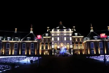 <p>I wonder if the castle Cinderella went to for the ball looked just like this?</p>
